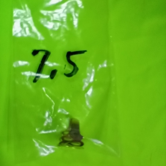 Goldtone cut out adjustable Ring size 7.5 - Picture 3 of 3